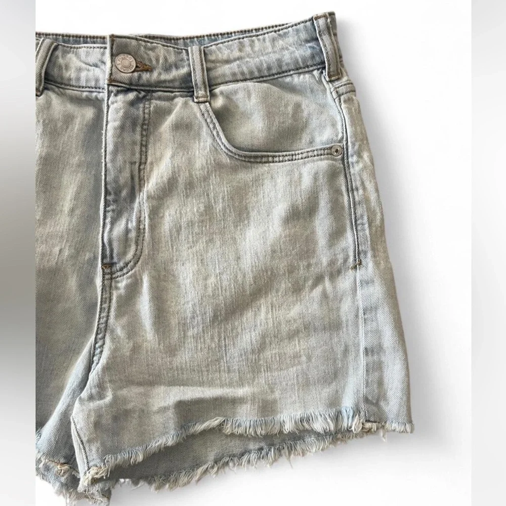Pilcro and the Letterpress Anthropologie Distressed High-Waisted LightWash Short - Picture 6 of 7